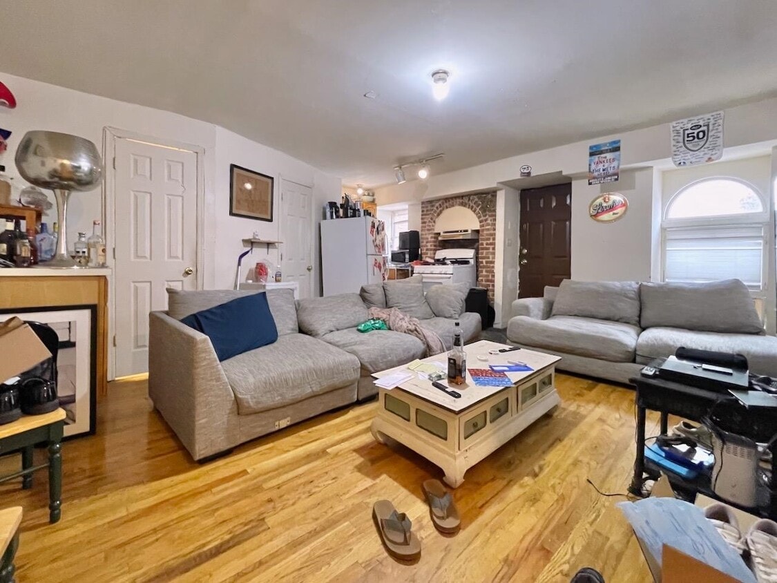 Primary Photo - 415 1st St