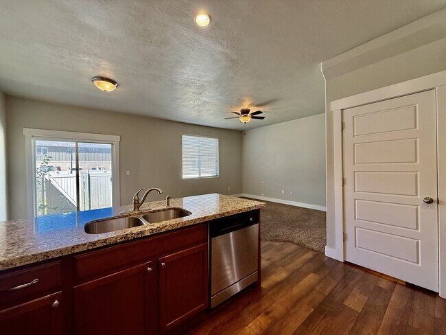 Building Photo - 6928 Village River Ln