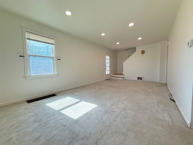 Foto del edificio - 2703 Watson Blvd