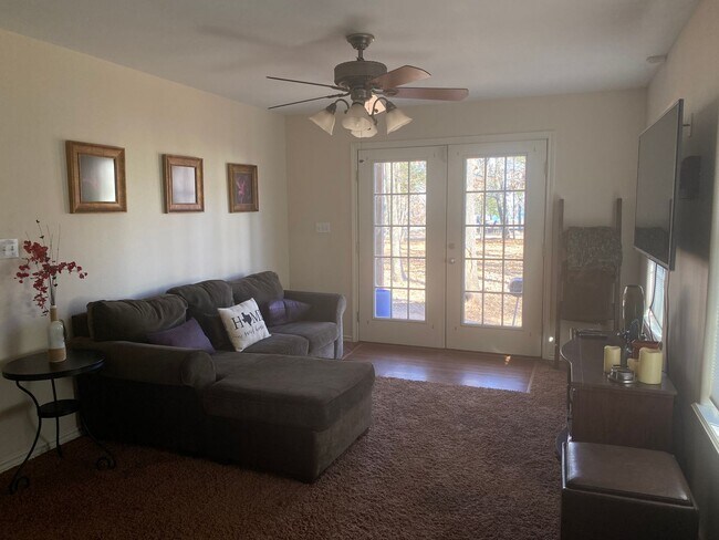 Building Photo - 3/2 Minutes from Lake Texoma