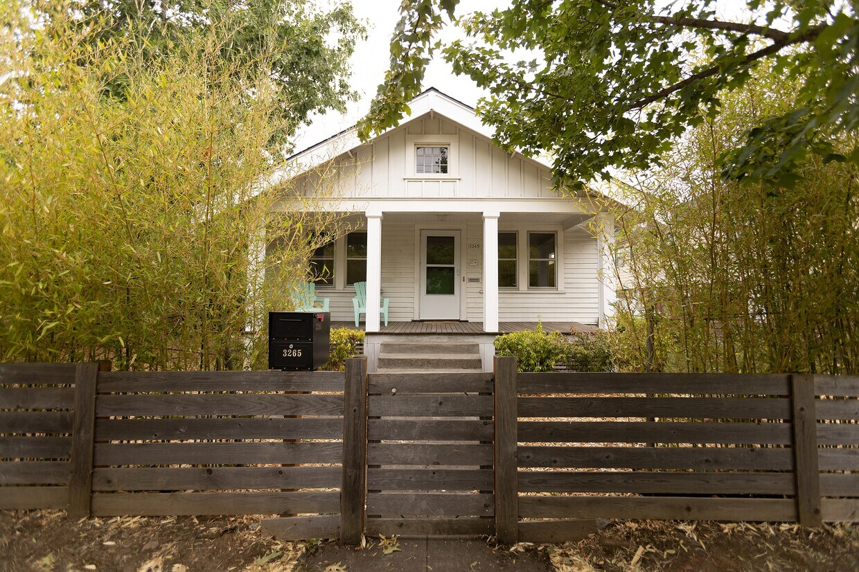 Primary Photo - 3265 NE Alberta St