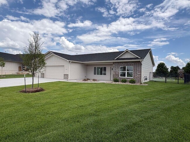 Building Photo - 1145 W Trek Cir