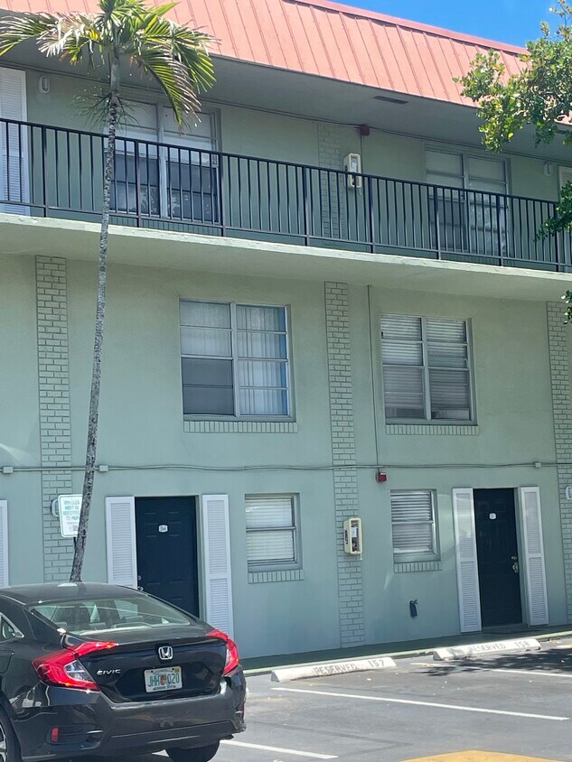 Primary Photo - 805 E Oakland Park Blvd