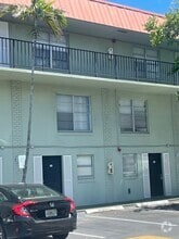 Building Photo - 805 E Oakland Park Blvd