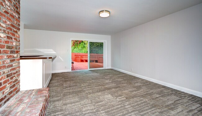 Separate Family Room - 2852 Mariposa Dr