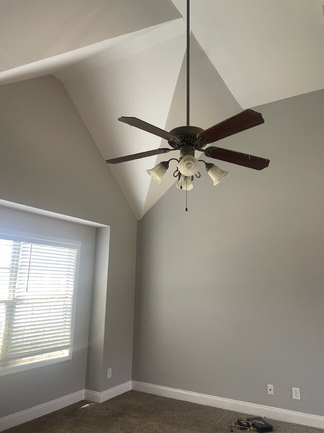 Foto del edificio - 599 Kicker Ct