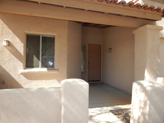Building Photo - 4 Bedrooms - Gated Community in Oro Valley