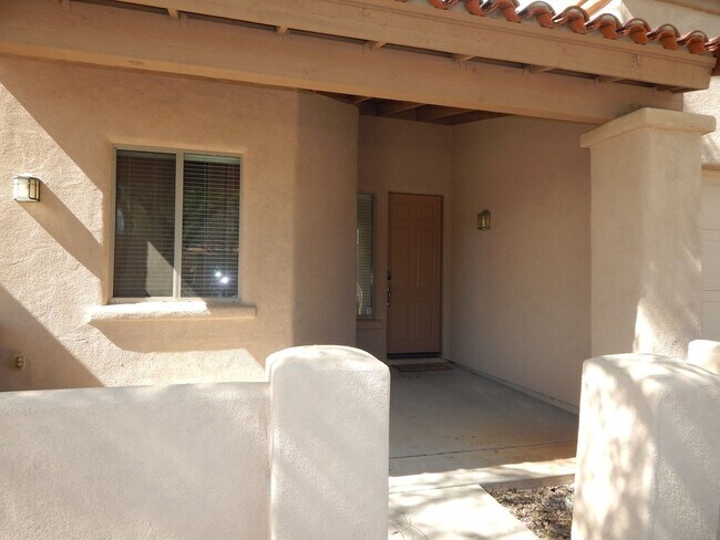 Foto del edificio - 4 Bedrooms - Gated Community in Oro Valley