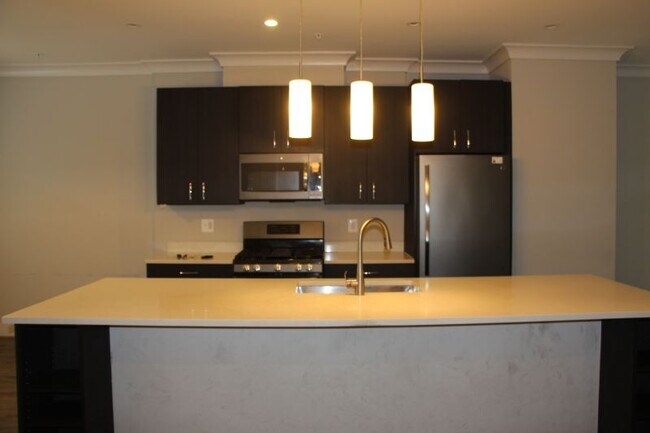 Foto del edificio - 910 N Buchanan St