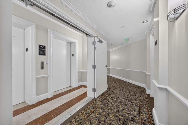 Building Photo - 403 S Sapodilla Ave