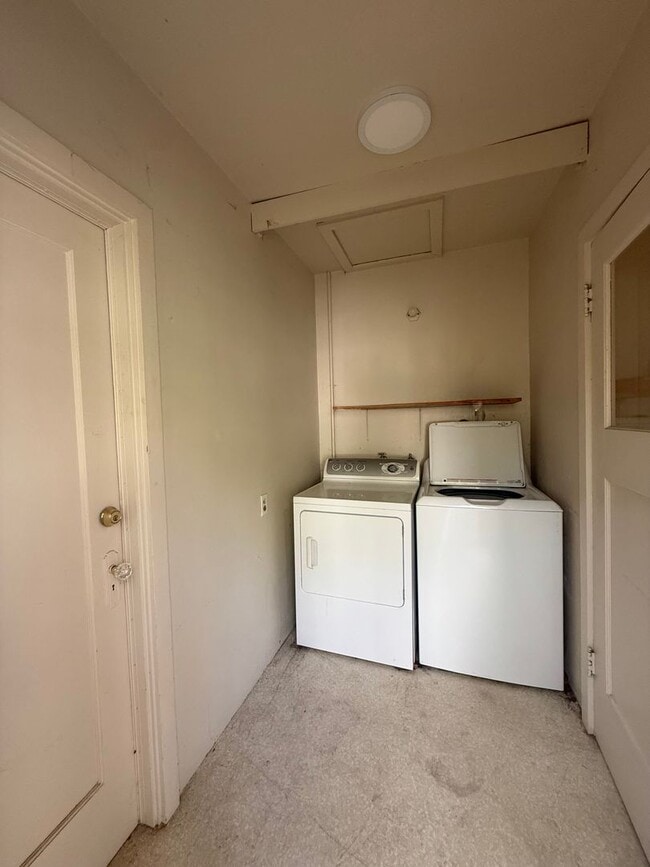 Building Photo - Large Home steps from UCD!-January Rent Free