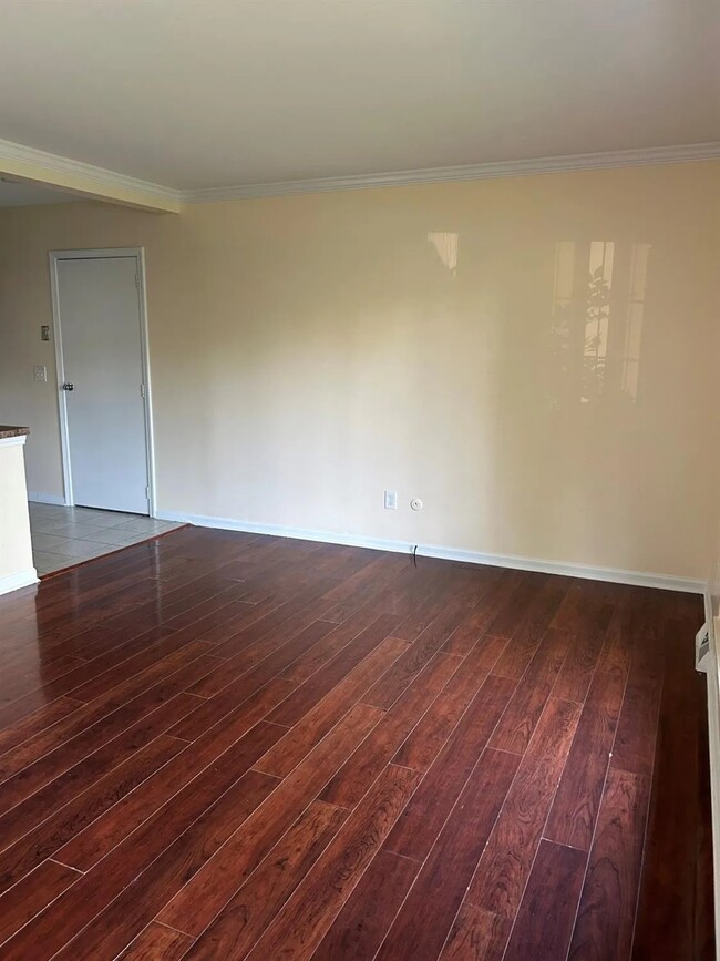 LIvingroom - 657 Cheyenne Dr
