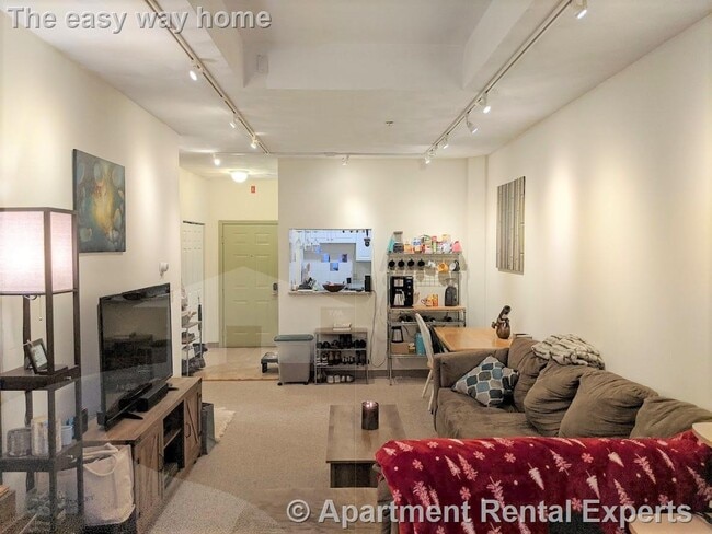 Building Photo - 373 Highland Ave