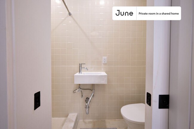 Foto del edificio - Room in Shared 4 bed/4 bath home