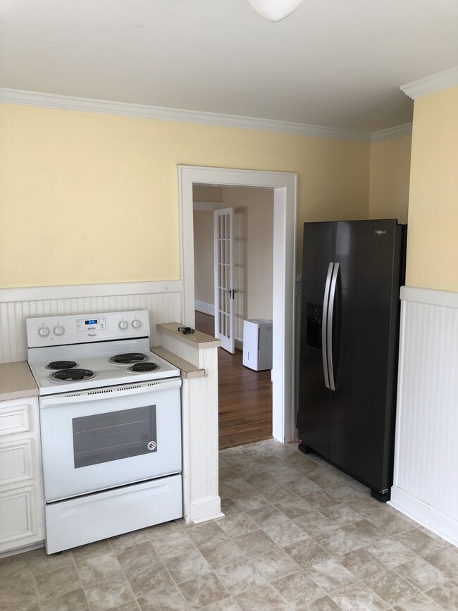 Kitchen - 4117 Lawndale Dr