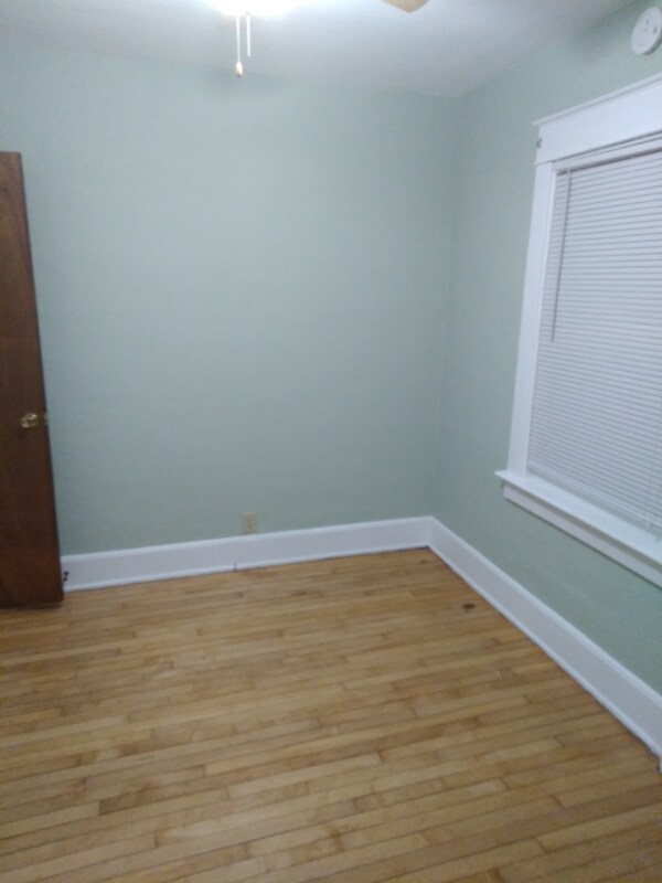 Building Photo - 1305 S 61st St