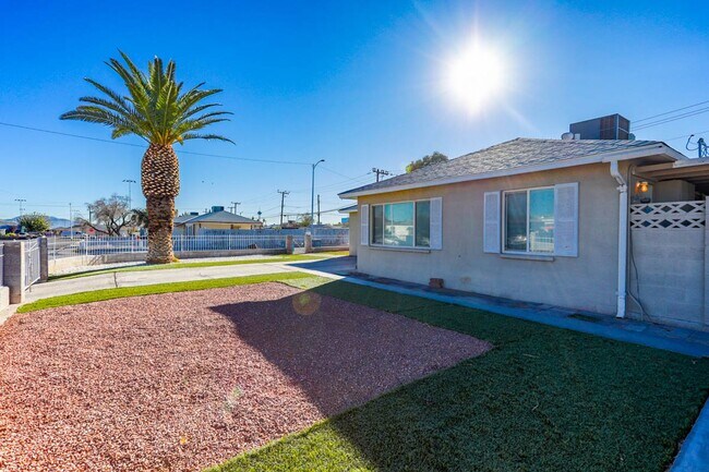 Foto del edificio - Nicely Updated 2 Bed, 1 Bath Single Story Home In Established Neighborhood