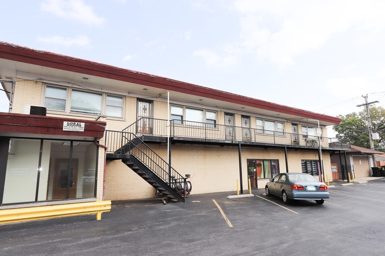 Primary Photo - 4943 W 63rd St
