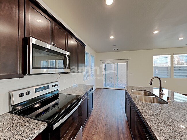 Foto del edificio - 4747 Tree Swing St