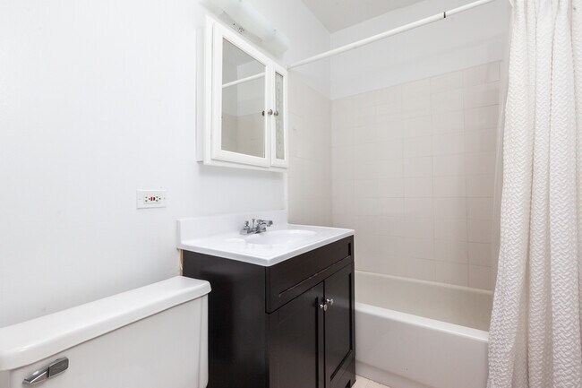 Building Photo - 293 E Deerpath