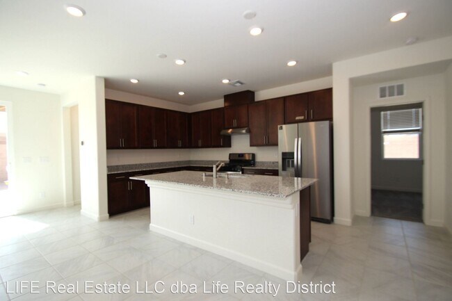 Building Photo - 4 br, 2 bath House - 8765 Crestwood Hills St.