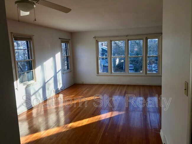 Foto del edificio - 873 Elmore Ave