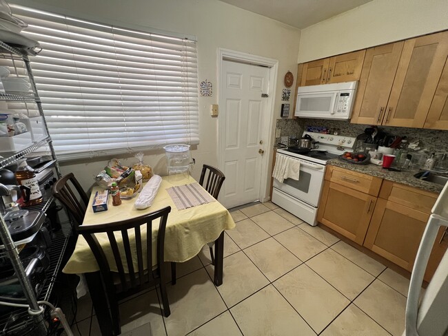 Building Photo - 3633 SW 26th Ter