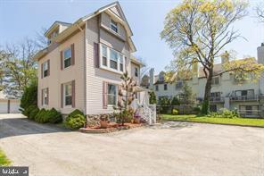 Foto del edificio - 453 W Lancaster Ave