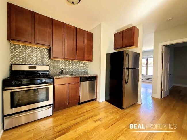 Building Photo - 1 bedroom in CHICAGO IL 60657