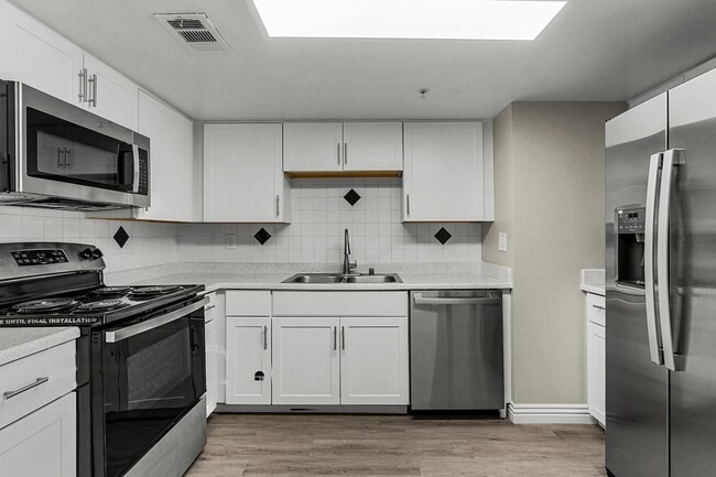 Building Photo - 32450 Candlewood Dr