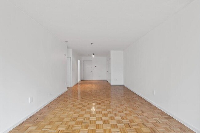 Building Photo - 45 River Dr S