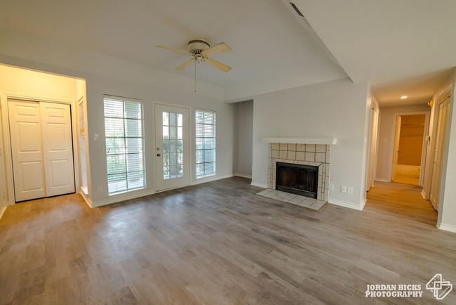 Living room and Balcony 1 - 3105 San Jacinto St