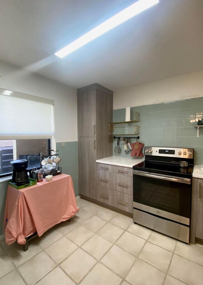 Foto del edificio - 8461 Boca Glades Blvd E