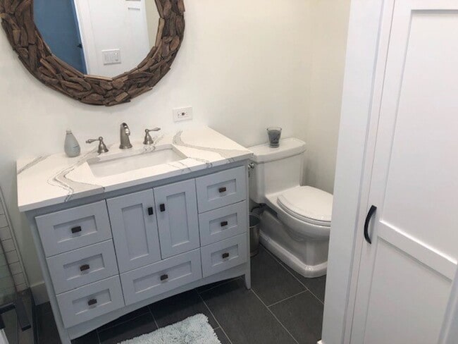 Building Photo - 1403 Bayview Dr