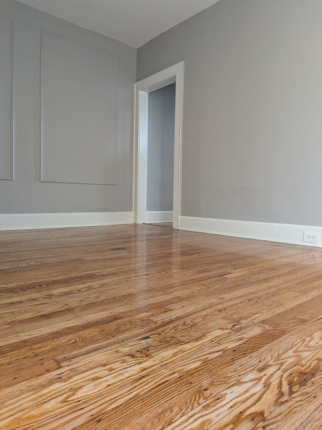 Building Photo - 380 Bloomfield Ave