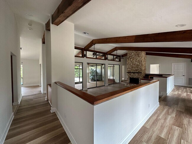 Foto del edificio - 7243 Encina Ln