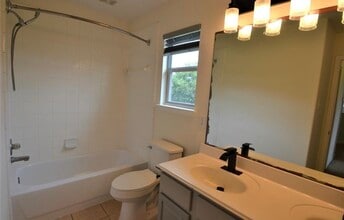 Building Photo - 2110 Banfield Ct