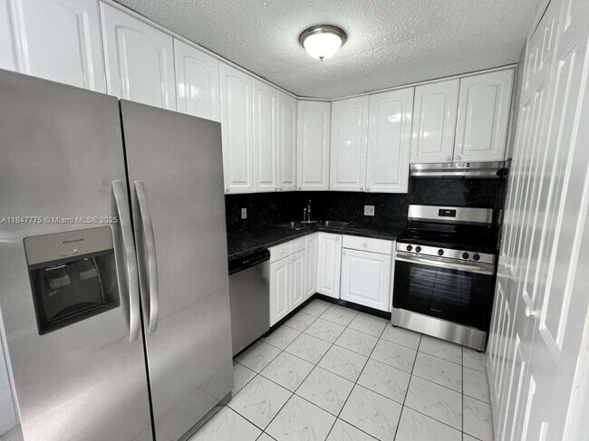 Foto del edificio - 621 NE Helicon Ln