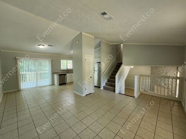 Foto del edificio - 821 Martin Rd