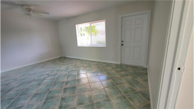 Building Photo - 224 SE 4th Ave