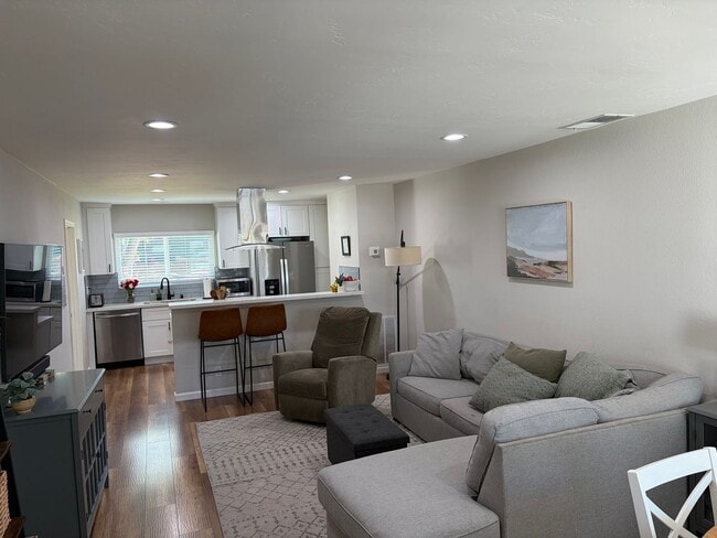 Building Photo - Gorgeous Single-Family Home in San Marcos!