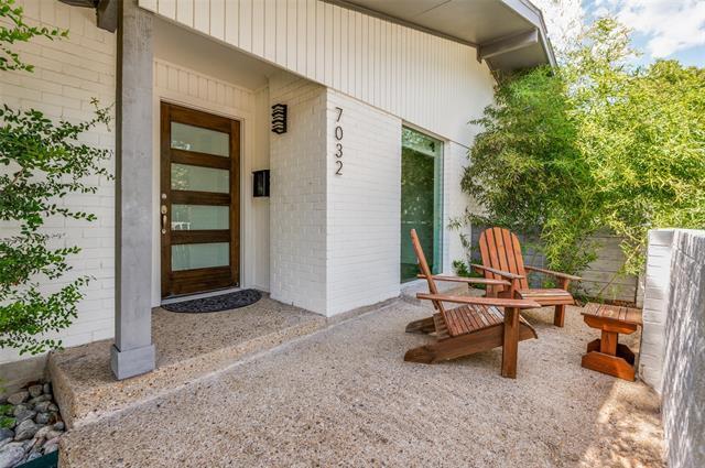 Foto del edificio - 7032 Briarmeadow Dr
