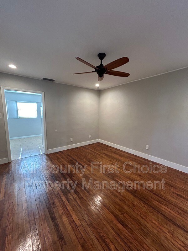 Foto del edificio - 220 S Hillcrest Ave