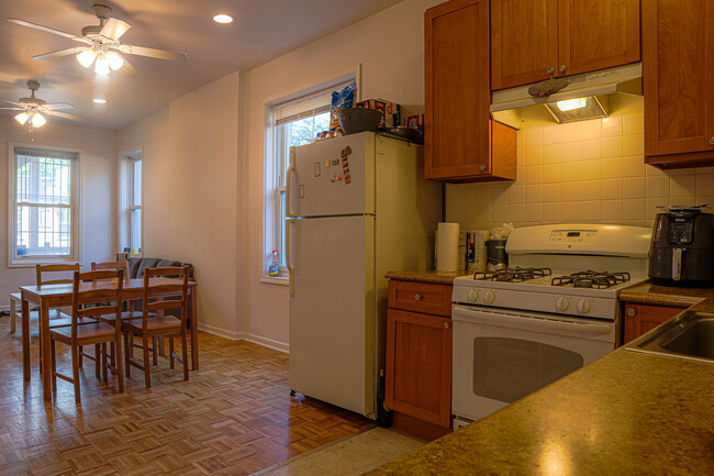 808 S. Loomis St, Apt 1R, 2R - Kitchen - Harris Point Chicago