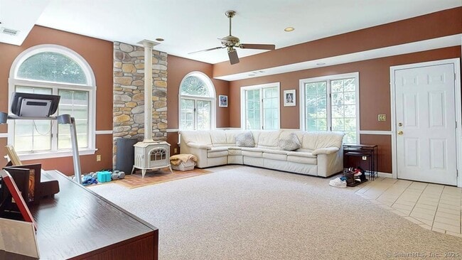 Building Photo - 523 Overlook Dr