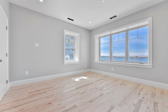 Building Photo - 144 Bayswater St