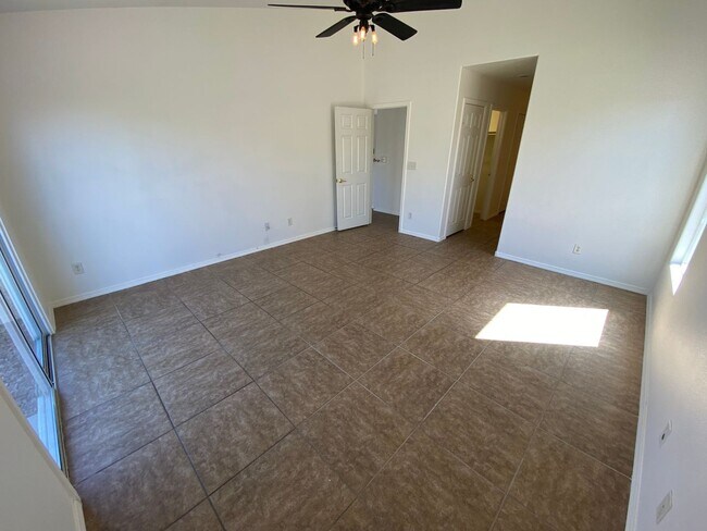 Foto del edificio - Beautiful one story home, 3 bedroom, 2 bat...