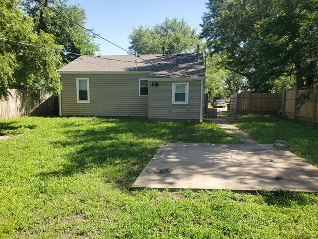 Building Photo - Remodeled Home Just N of Haysville  a few ...