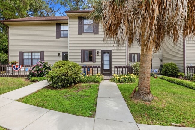 Building Photo - 102 Country Club Villa Dr