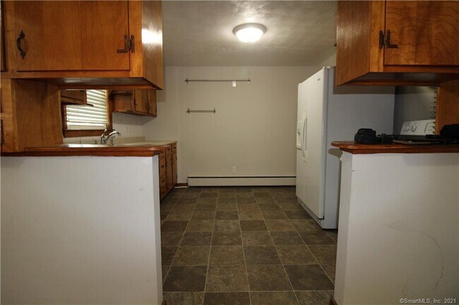 Building Photo - 144 Maple St